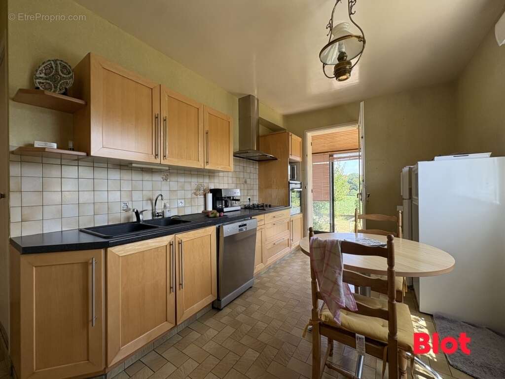 Maison 144 m² à Irodouer  - photo 6