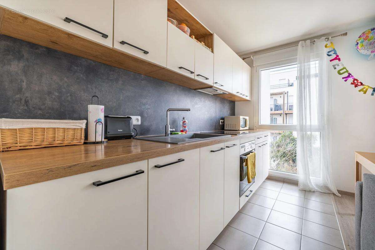 Appartement à LES PAVILLONS-SOUS-BOIS