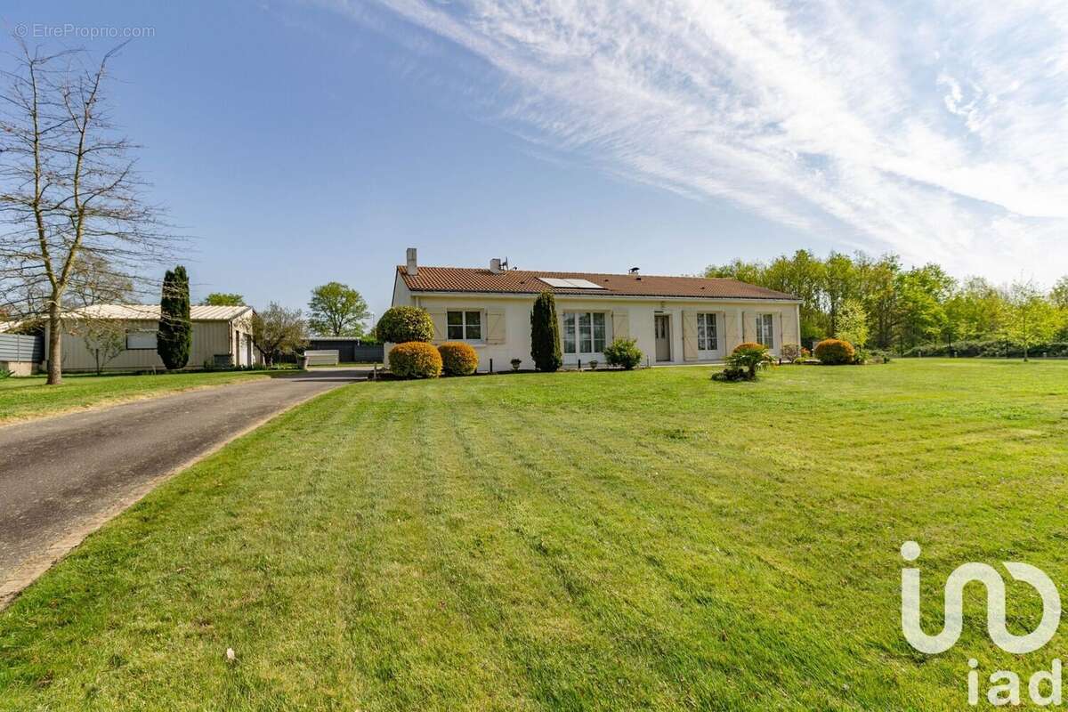 Photo 7 - Maison à BEAULIEU-SOUS-LA-ROCHE