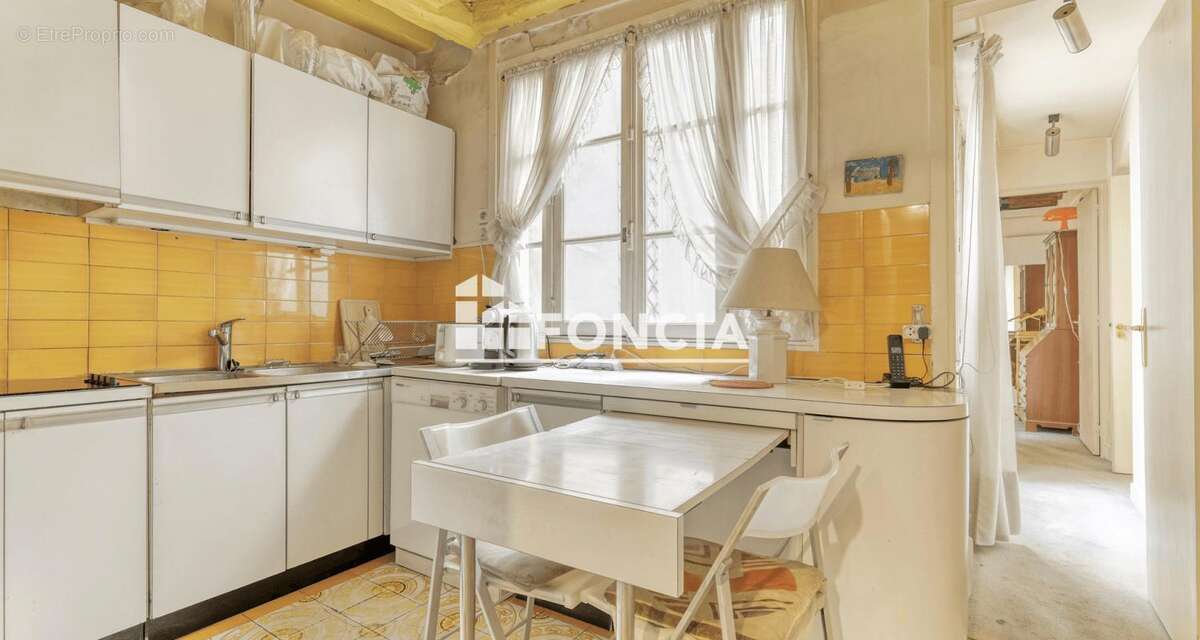 Appartement à PARIS-4E