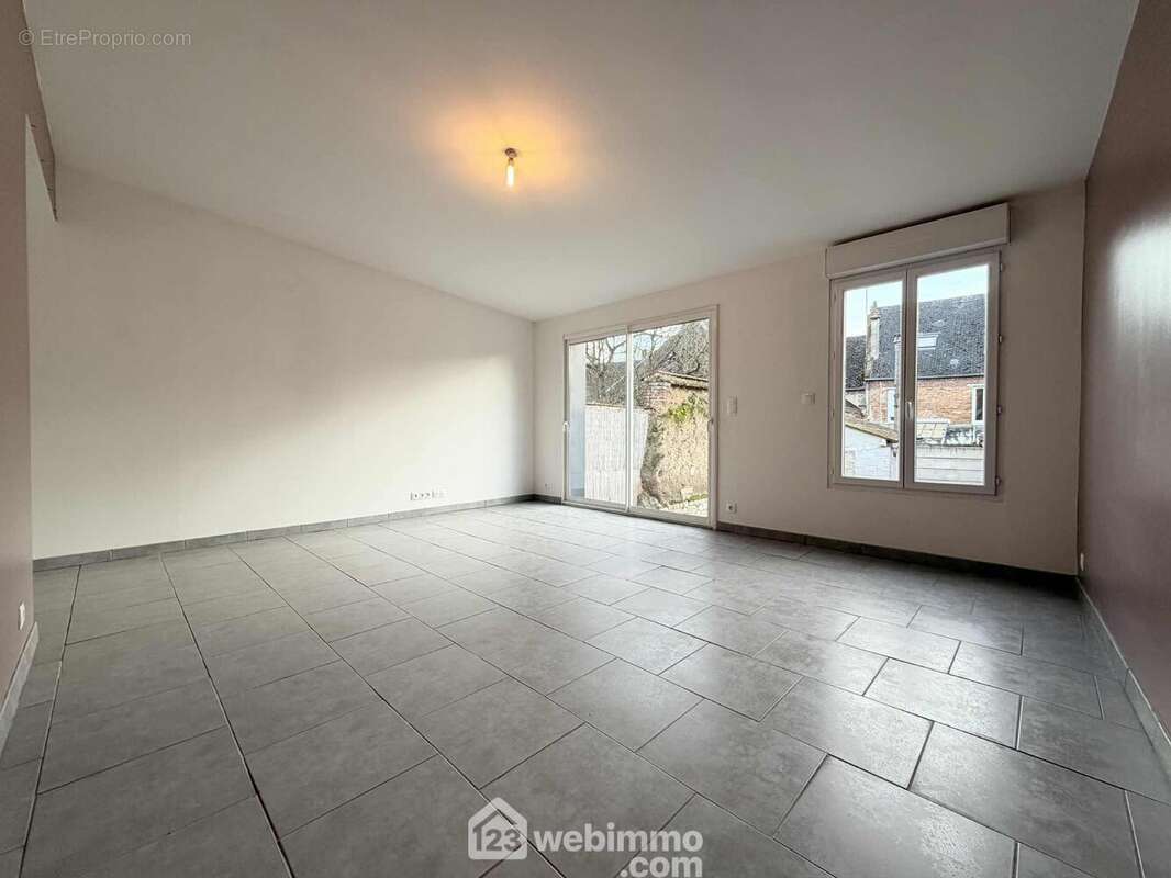 Toutes les fenêtres sont en double vitrage PVC - Maison à CRECY-SUR-SERRE