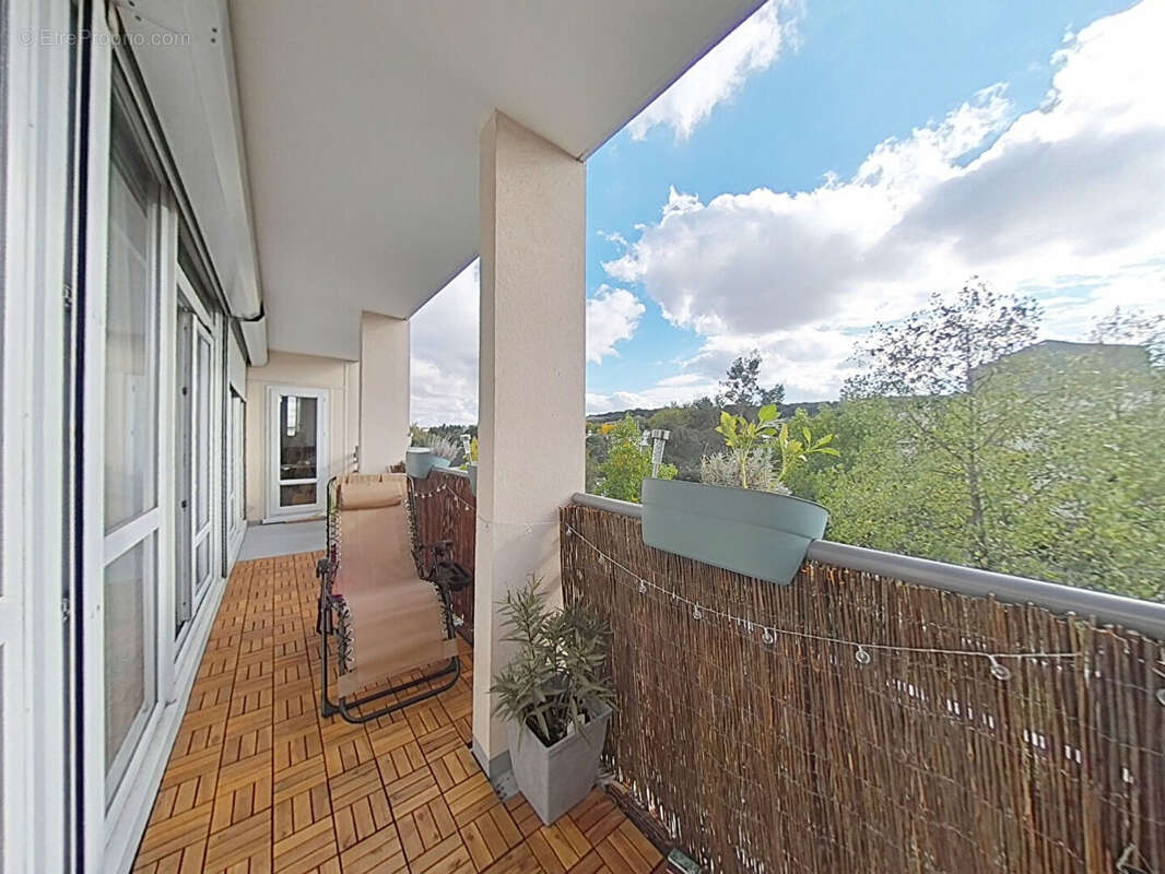 Appartement à FONTENAY-LE-FLEURY