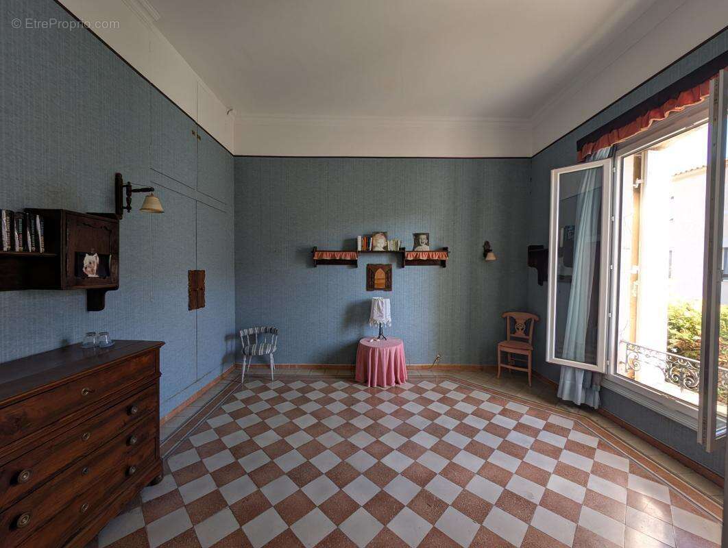Maison à MONTBAZIN