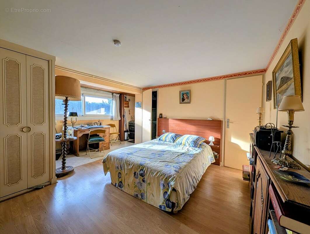 Maison à PUGNY-CHATENOD