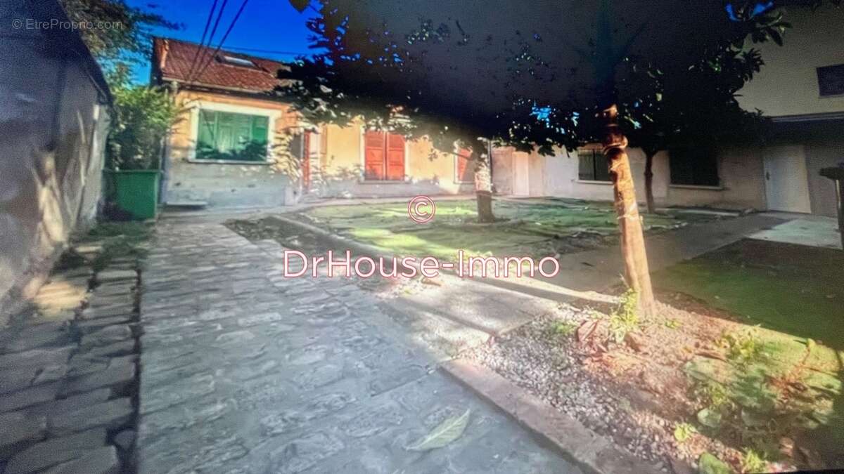 Maison à LES PAVILLONS-SOUS-BOIS