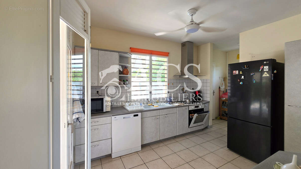 À vendre : Superbe villa sécurisée au Cap Chevalier à SAINTE-ANNE - photo 5