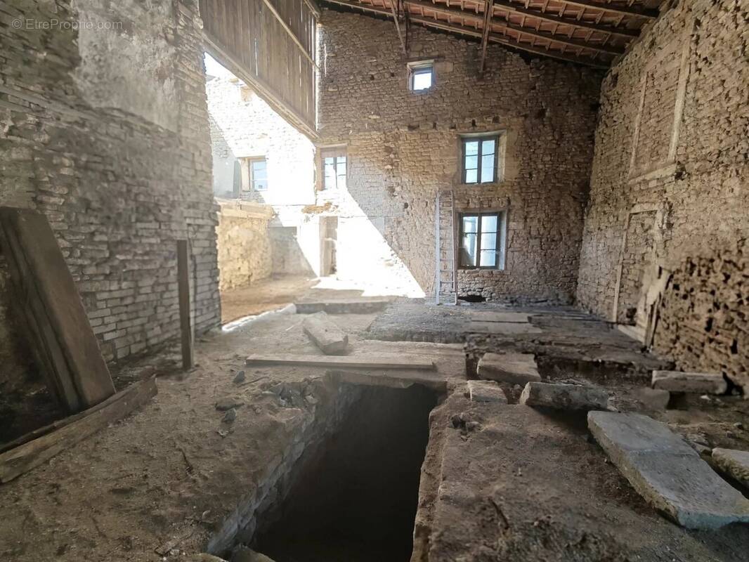 Maison à MERCY-LE-BAS