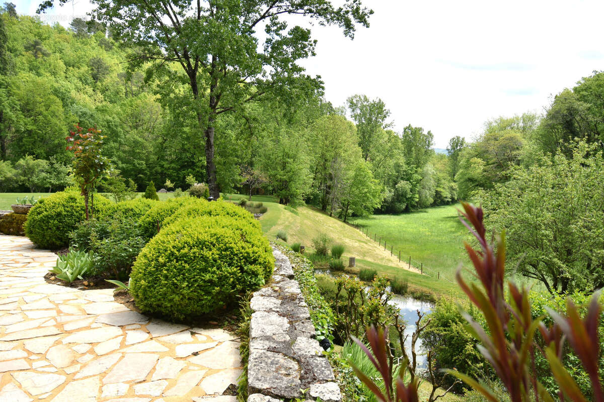 Maison à PUY-L&#039;EVEQUE