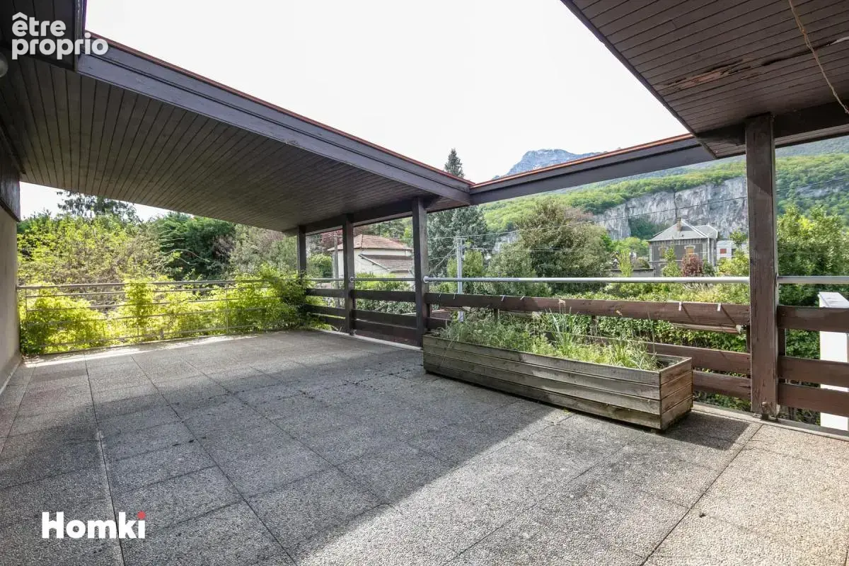Maison de 226 m² au cœur d’un jardin arboré de 1 500 m² – Fraîcheur, calme et verdure - photo 10