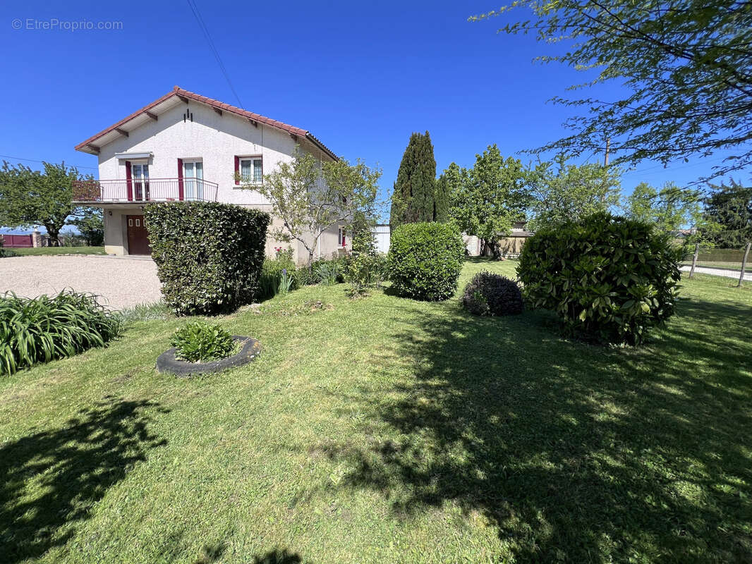 Maison à PERREX