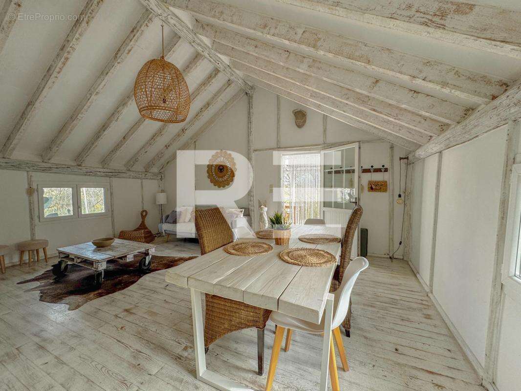 Maison à BELLEGARDE