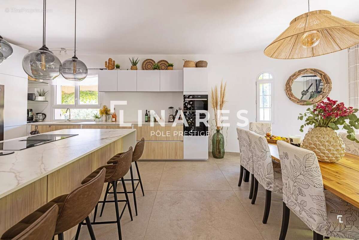LA BORIE  - Maison provençale T6 de 200m2 avec piscine - 13510 Éguilles - photo 13