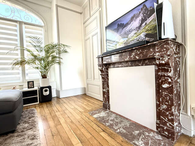 Appartement à COURMELLES