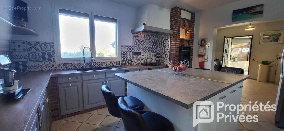 Grande maison traditionnelle et dépendances - photo 4