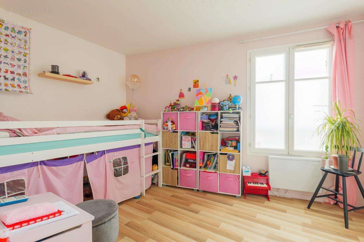Appartement à LES PAVILLONS-SOUS-BOIS