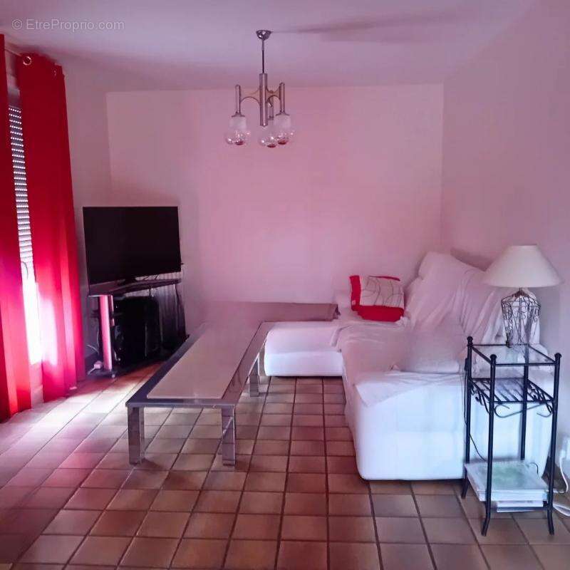 Maison à LES ECRENNES