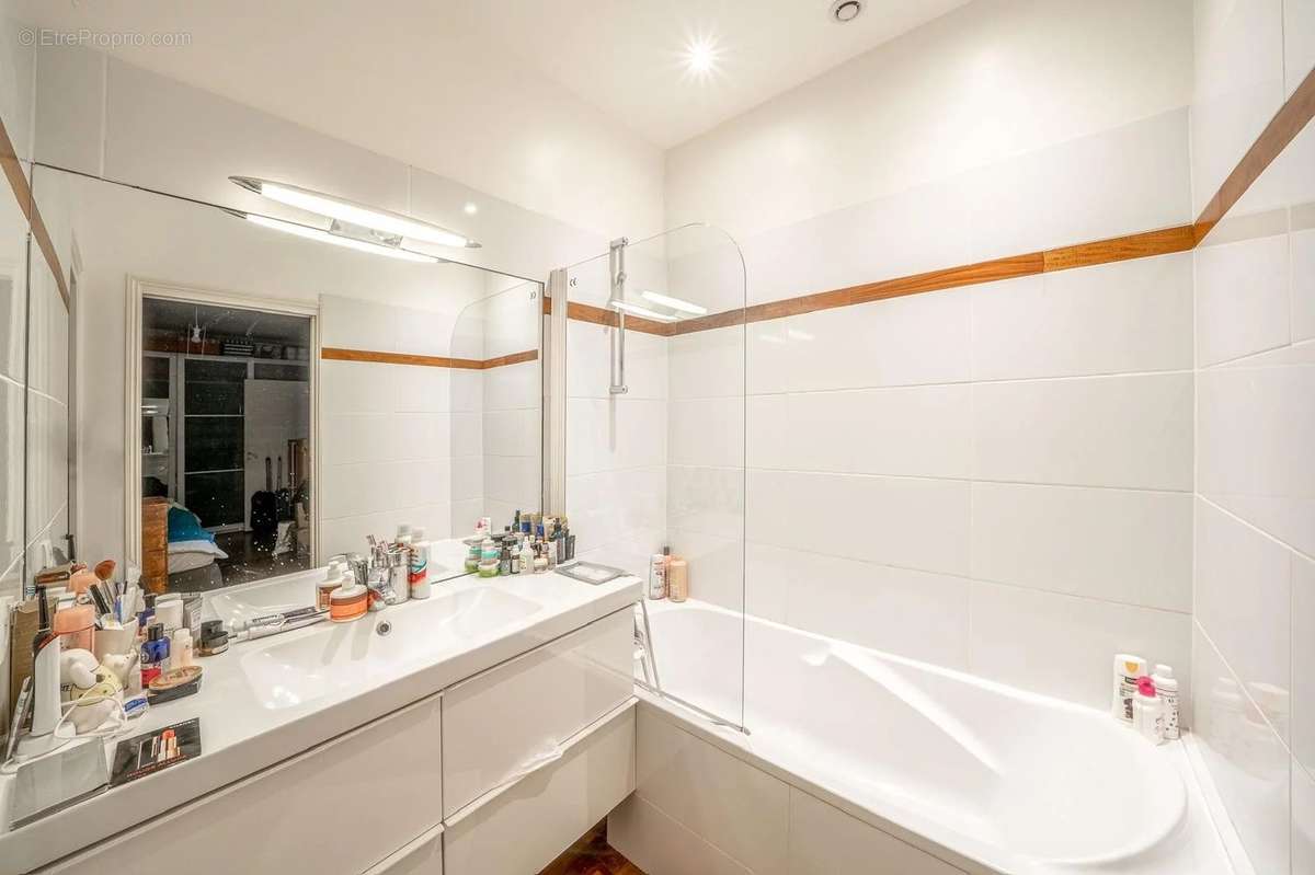 Appartement à PARIS-14E