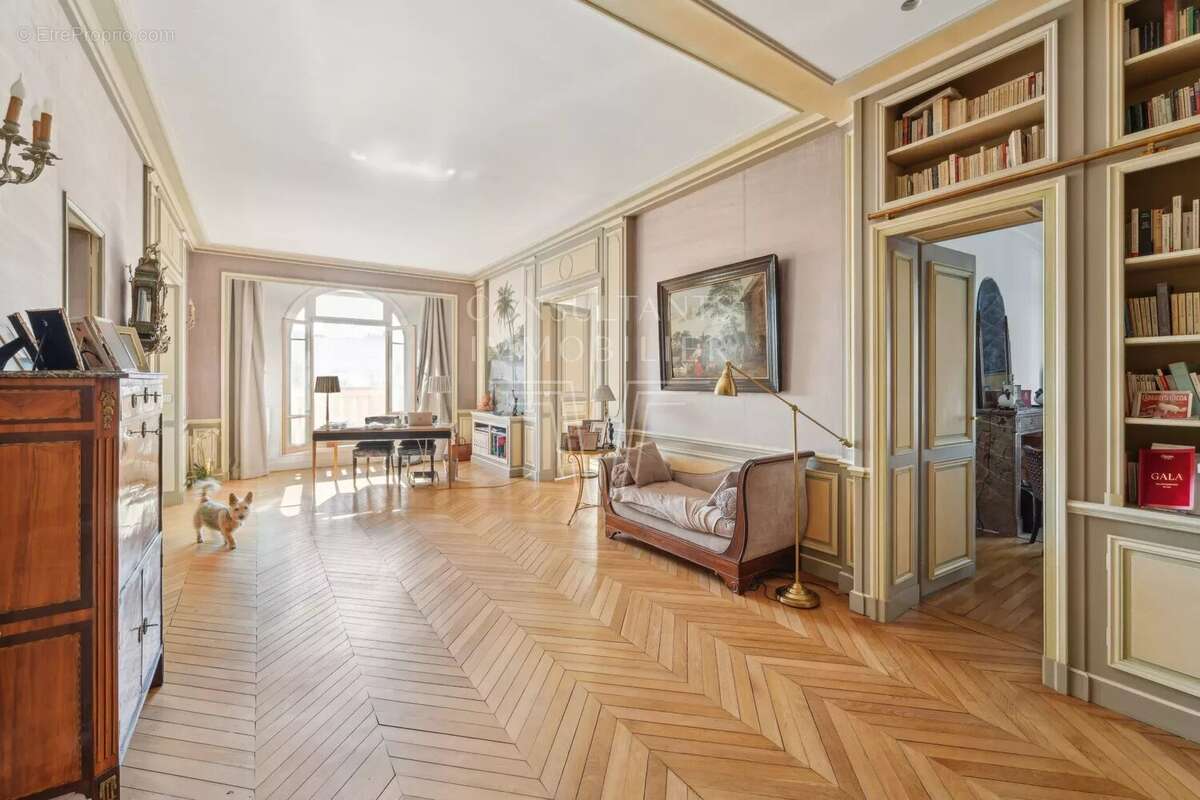 Appartement à NEUILLY-SUR-SEINE