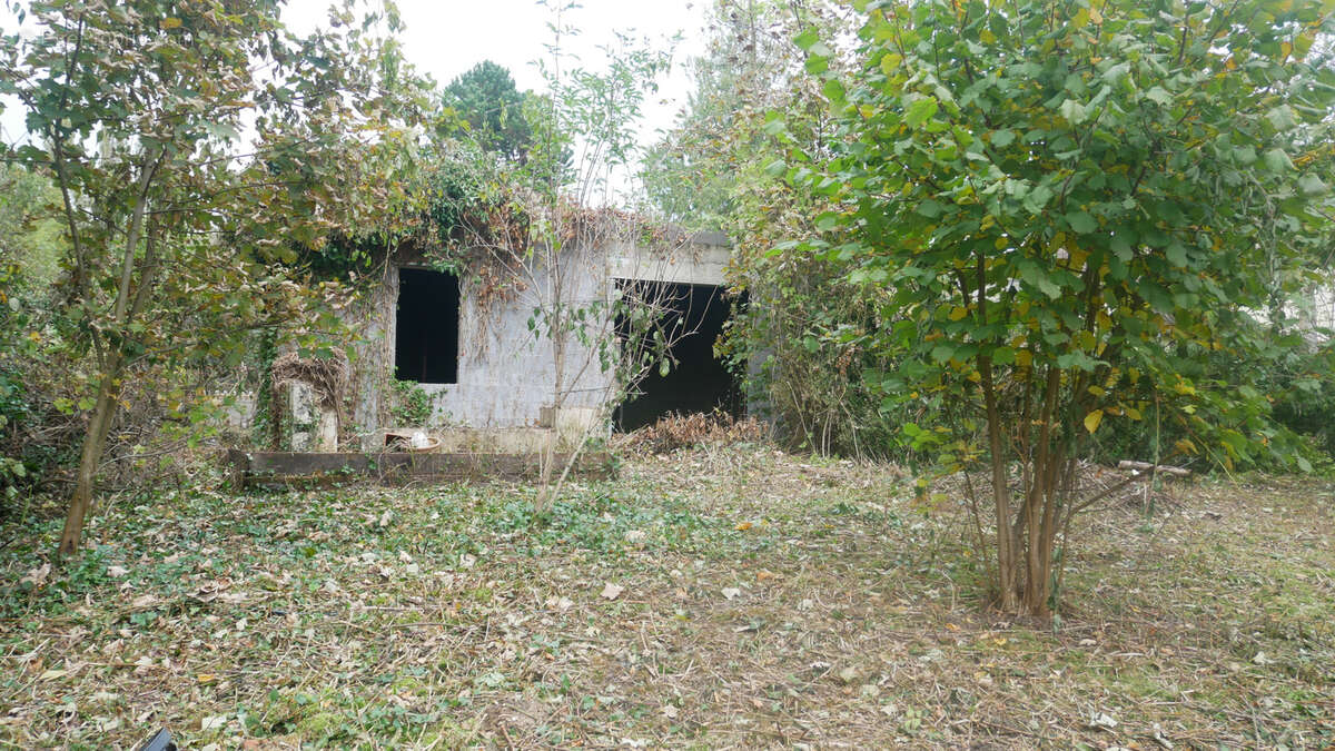 Terrain avec debut de construction - photo 4