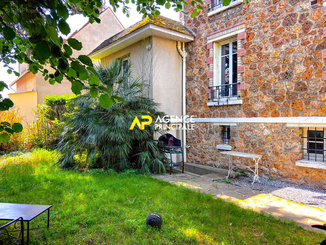 Maison à SARTROUVILLE