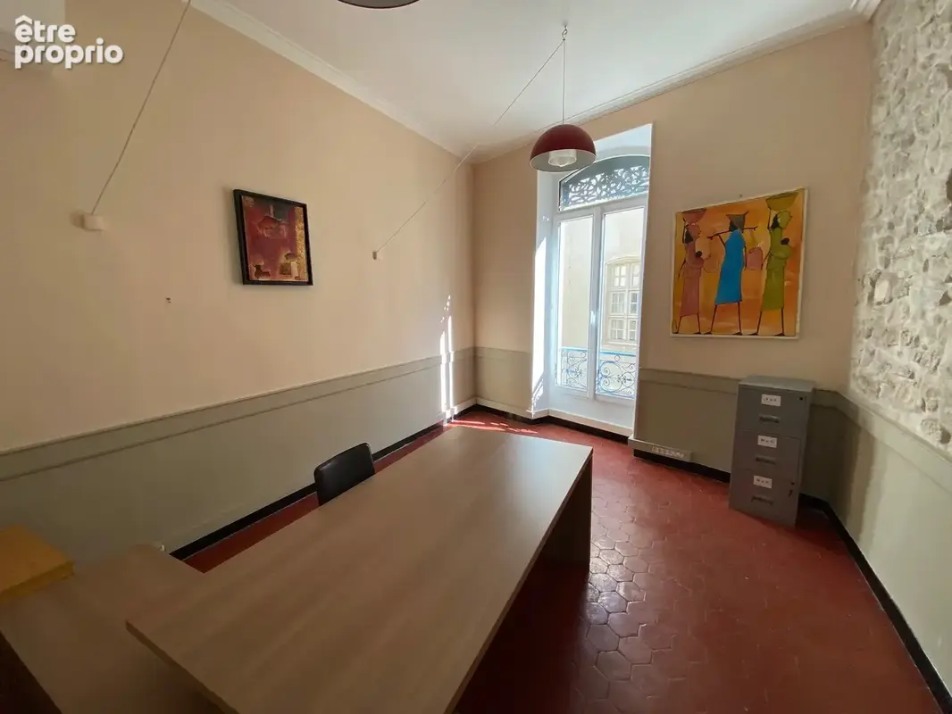 Achat / Vente Appartement T3 75 m2 de Caractère Nîmes Centre (Entre Arènes et Place du Marché) - DPE B & Climatisation - photo 2