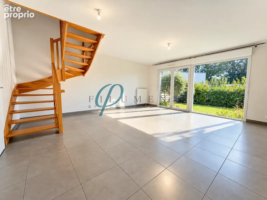 Maison 3 chambres avec jardin arboré, terrasse et garage, Calme et intimité - photo 2