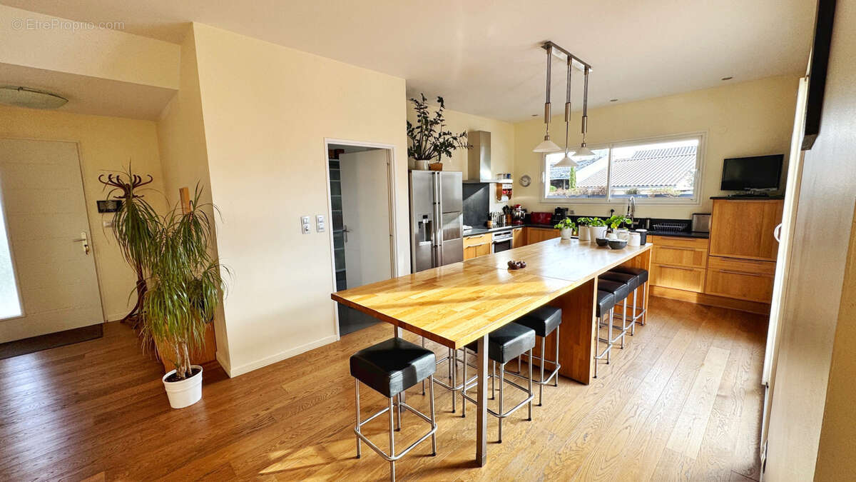 Maison à SAINT-CYR-SUR-LE-RHONE