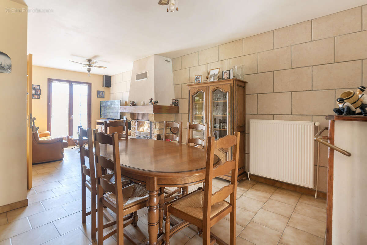 Maison à D&#039;HUISON-LONGUEVILLE