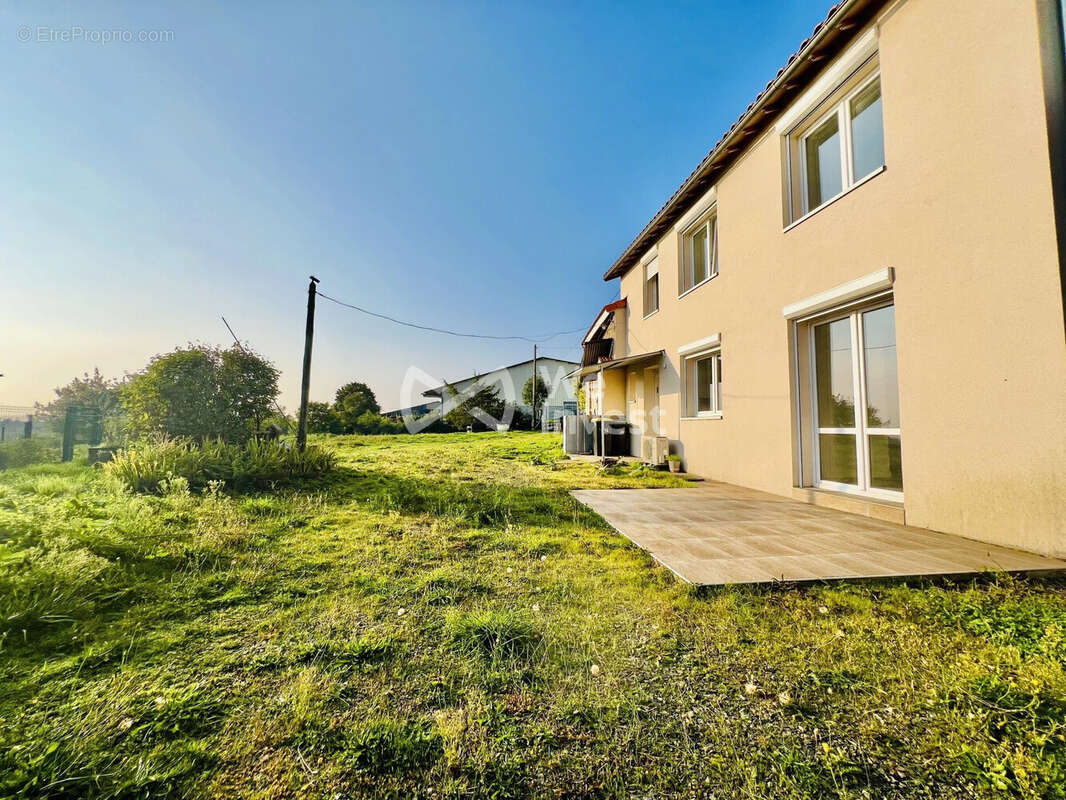 Maison 112 m² à Aigueperse  - photo 2