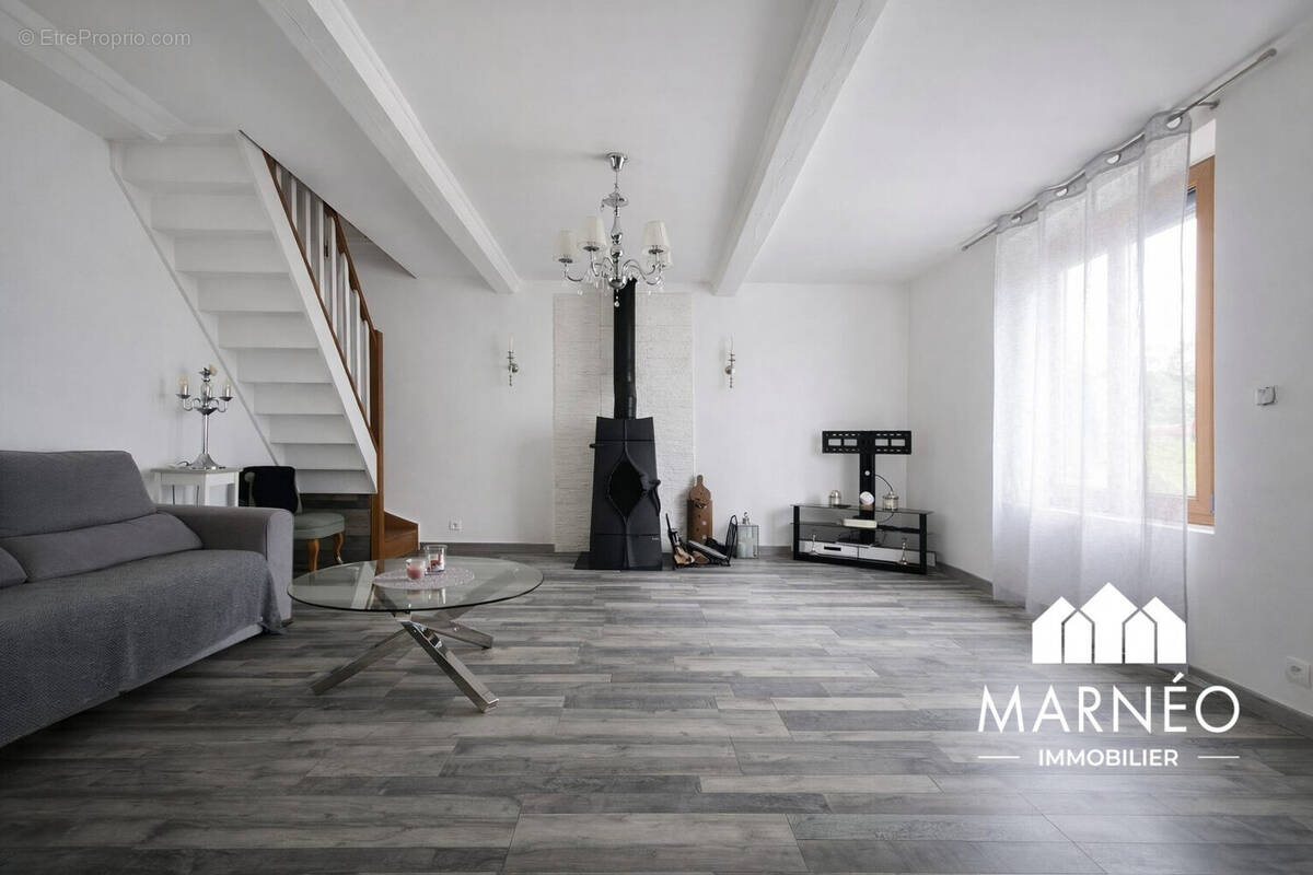 Maison à BUSSY-LE-REPOS