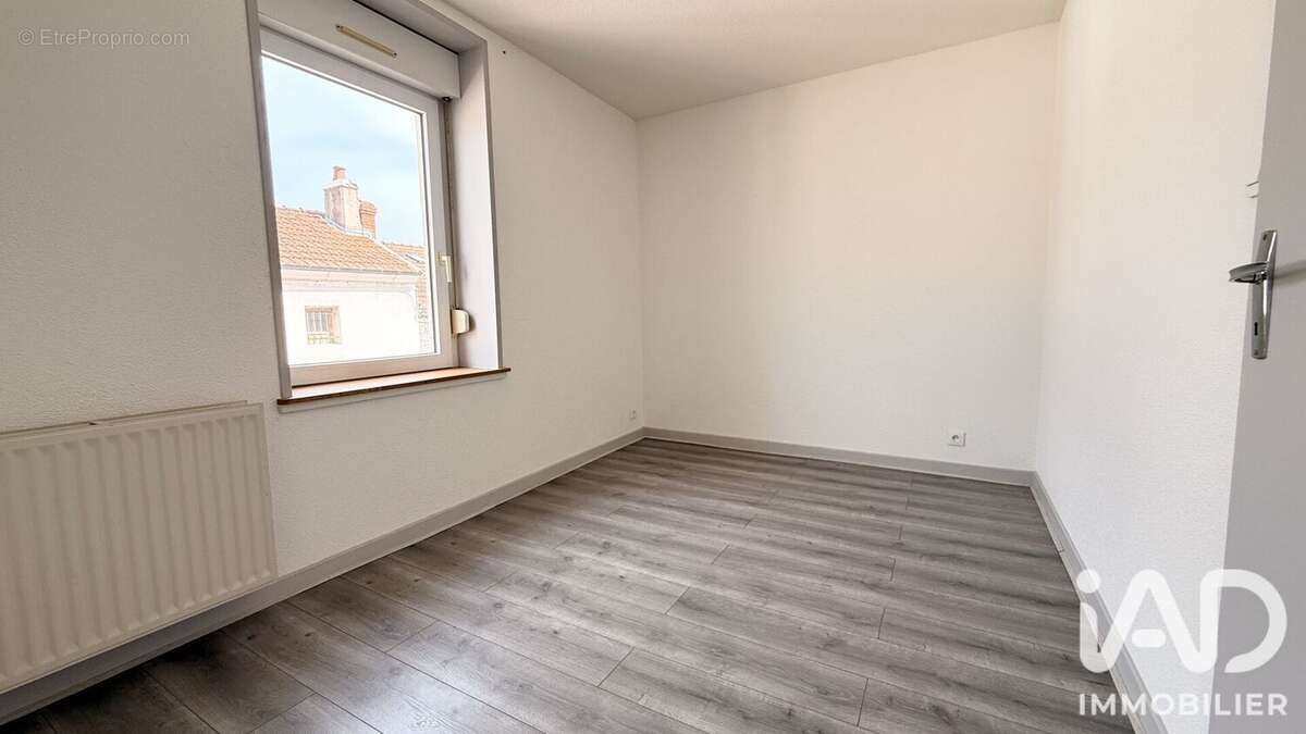 Appartement 420 m² à Roanne  - photo 8