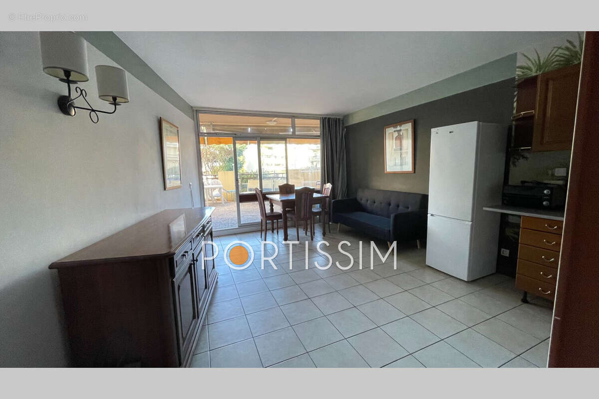 Appartement à SAINT-LAURENT-DU-VAR