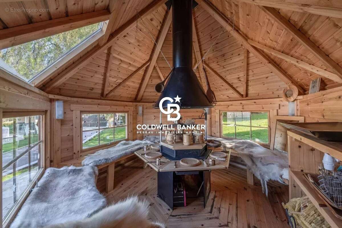 Maison à MONTAGNOLE