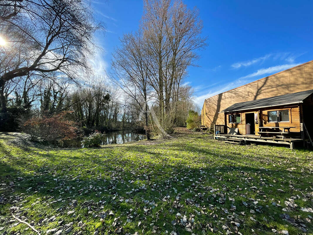Terrain à CONTRES