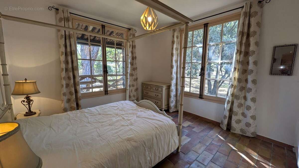 Maison à PUGET-SUR-ARGENS