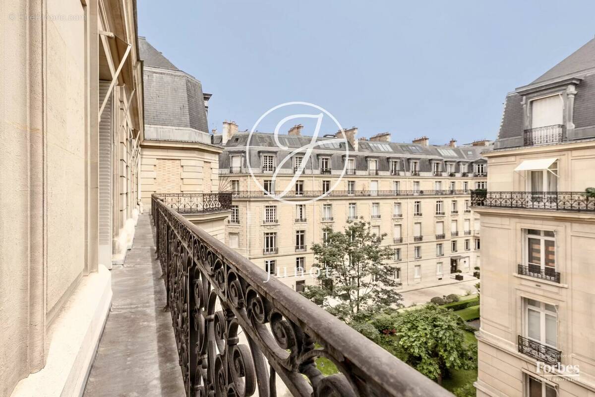 Appartement à PARIS-8E