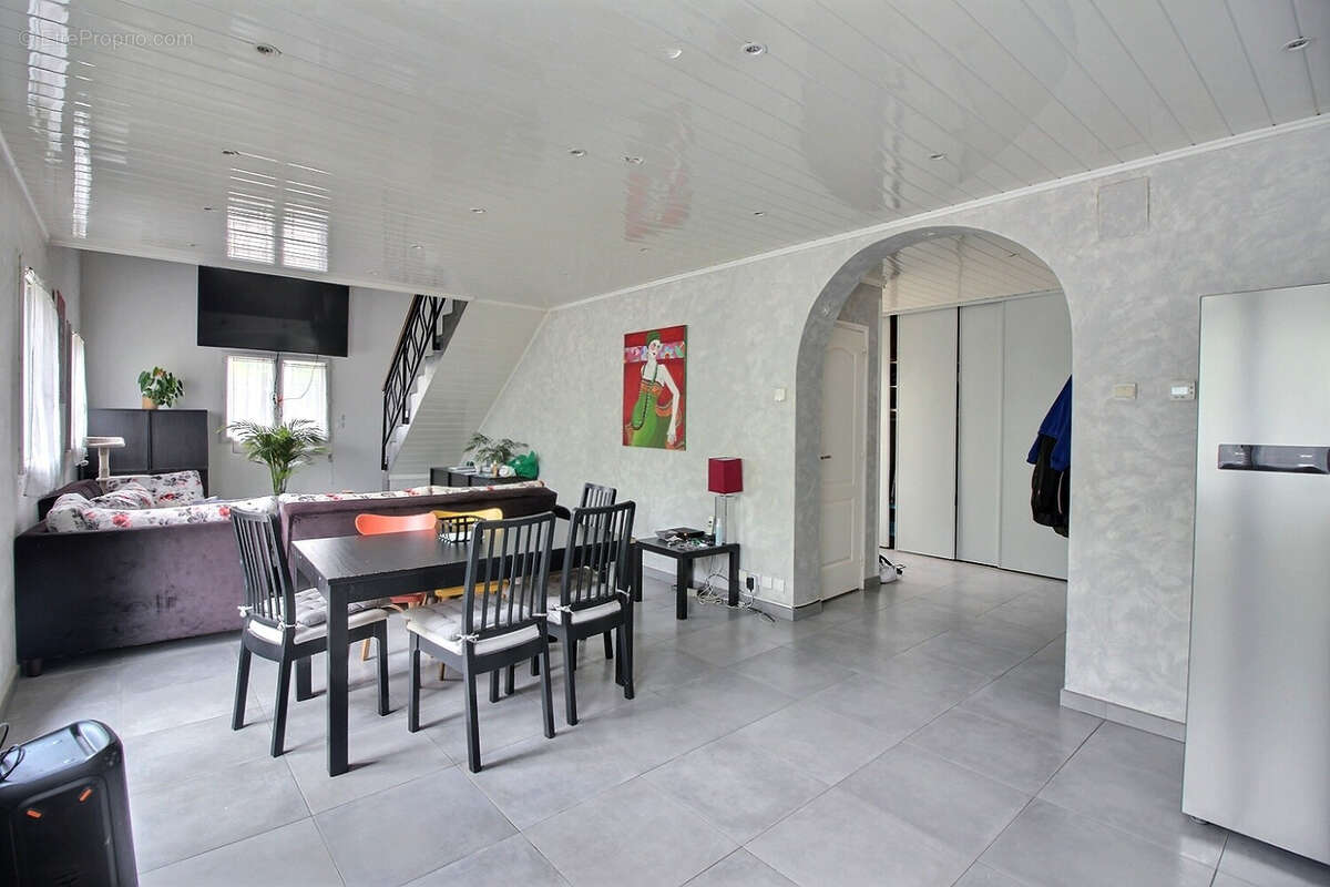 Maison à BOUFFEMONT