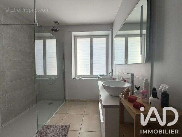Maison 111 m² à Coulonges-Thouarsais  - photo 4