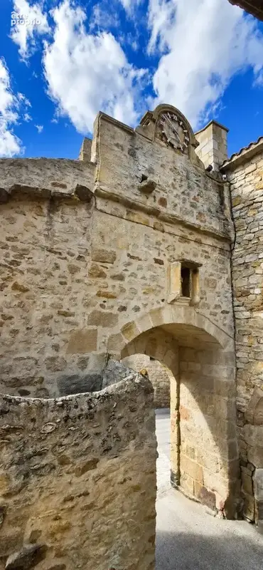 Maison de caractere lovee au coeur de montpeyroux, plus beau village de france - photo 2