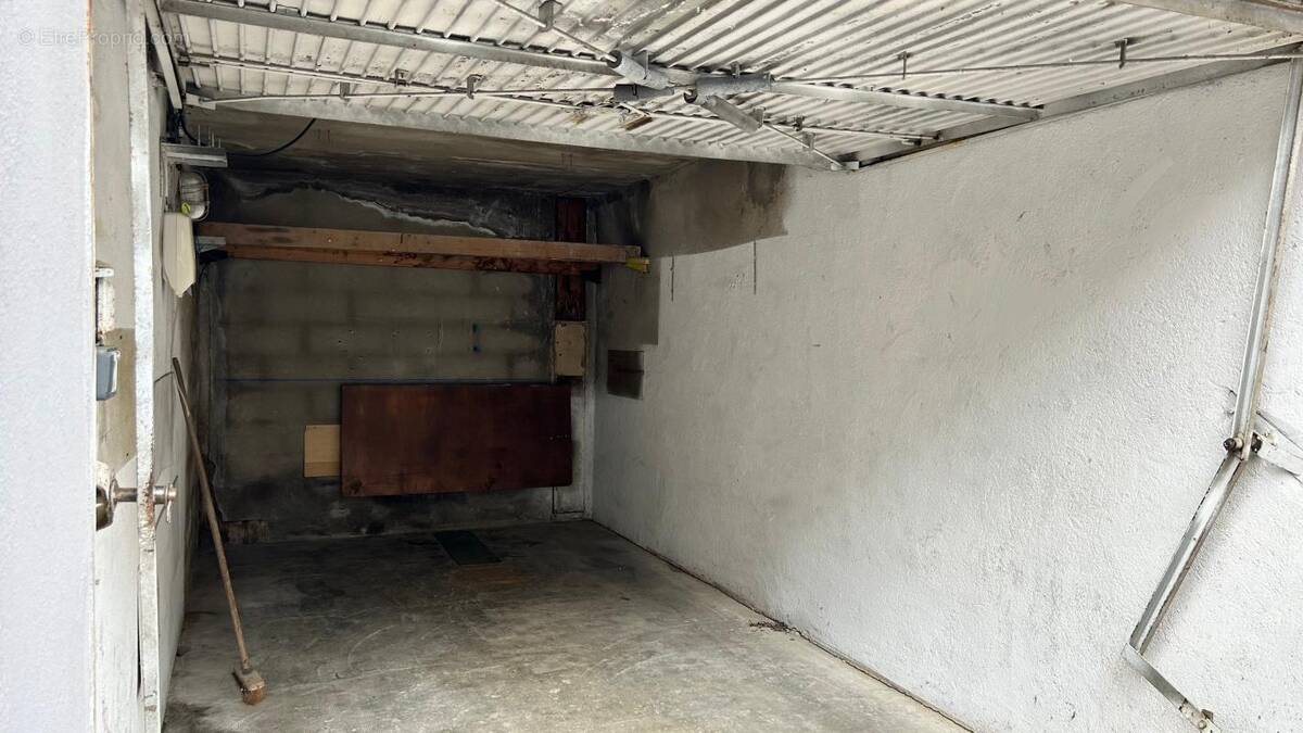 Parking à MARSEILLE-12E