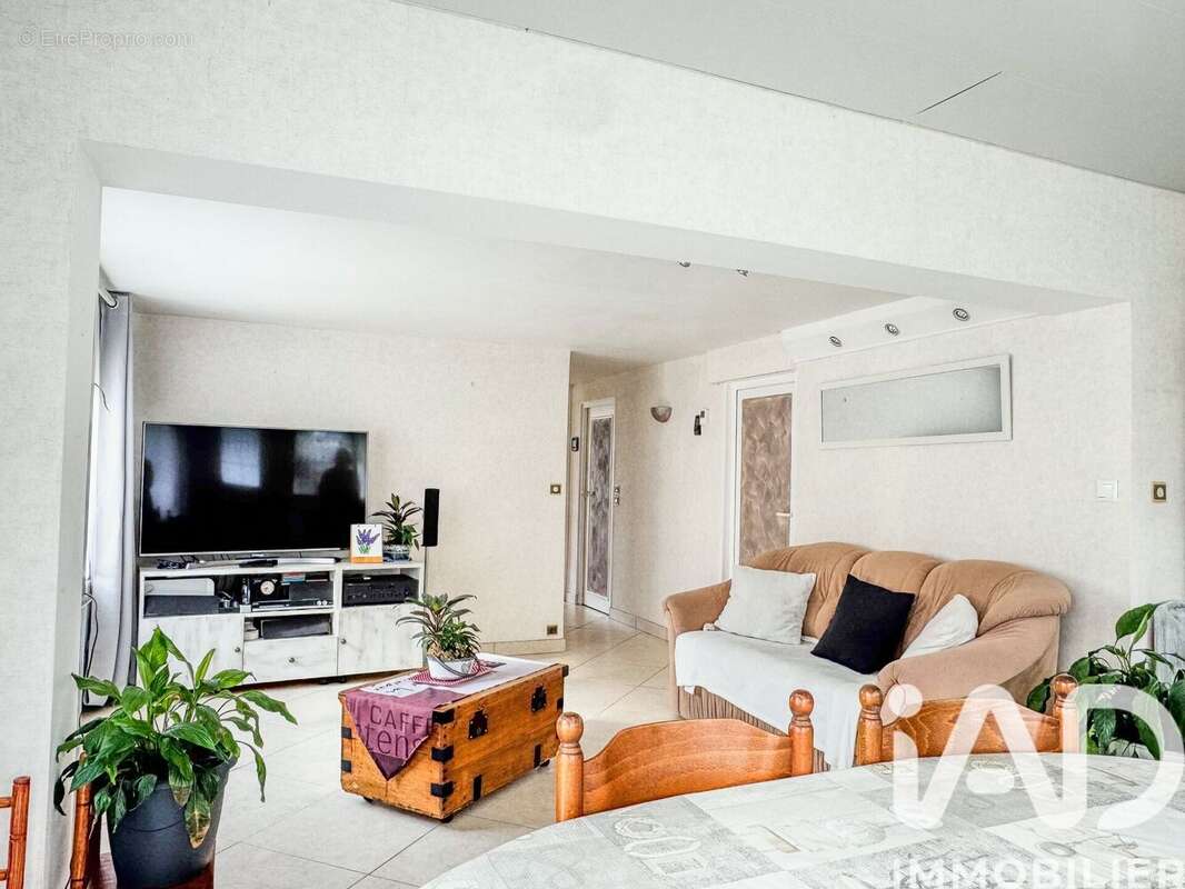 Maison 120 m² à Villeneuve-Le-Comte  - photo 4