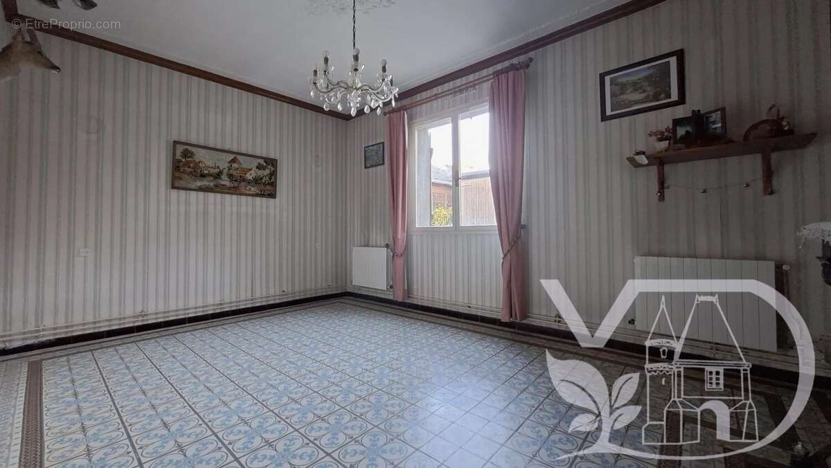 Appartement à BRESLES