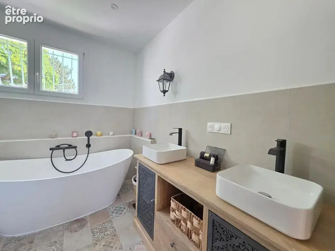 Maison 135 m² à Chateau-Arnoux-Saint-Auban  - photo 11