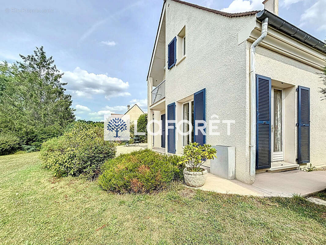 Maison familiale dans résidence avec piscine à Saint-Nom-la-Bretèche - photo 11