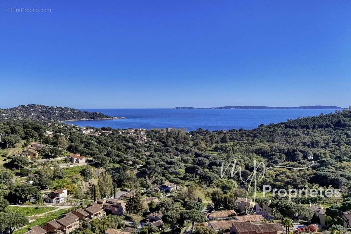 Terrain à LE LAVANDOU