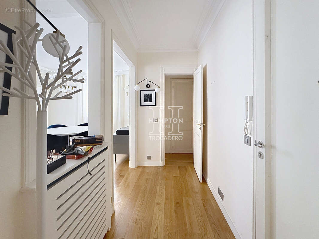 Appartement à PARIS-16E