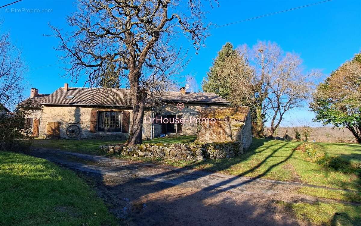 Maison à SAINT-SAUD-LACOUSSIERE