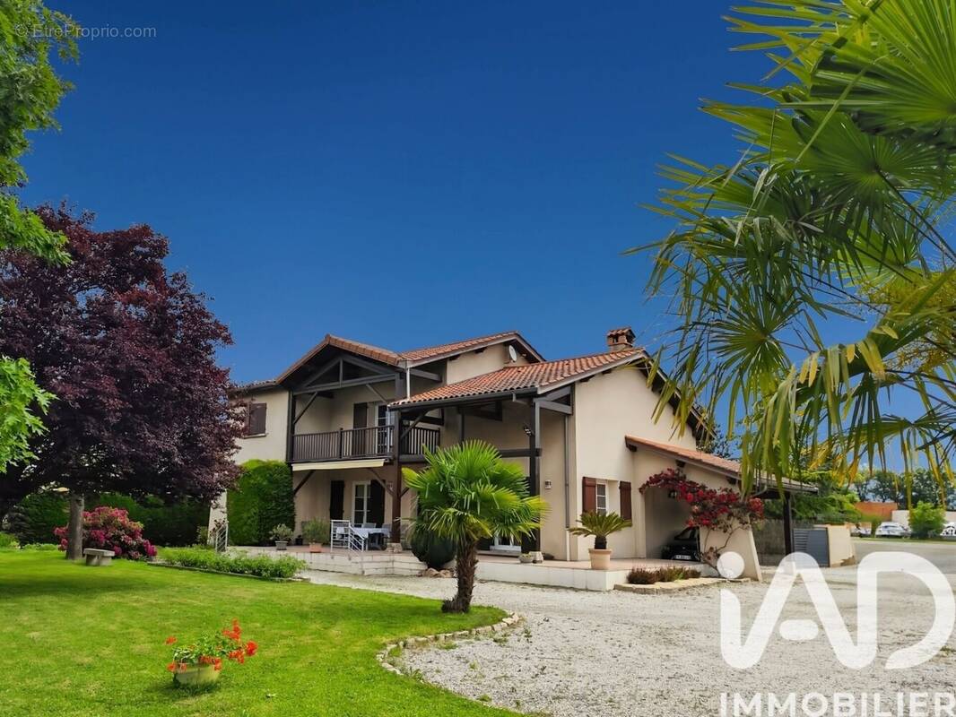 Photo 1 - Maison à MONTROND-LES-BAINS