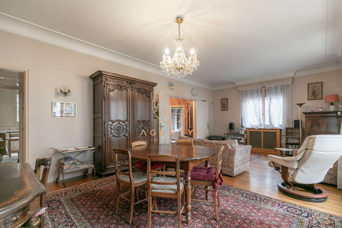 Maison à SAINT-MAUR-DES-FOSSES