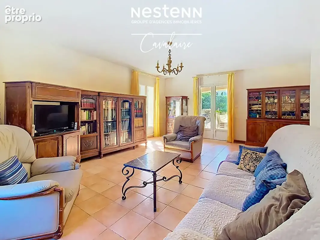 Environnement calme pour cette maison d'environ 141 m² sur  un terrain de 792 m² avec piscine et double garage - photo 3